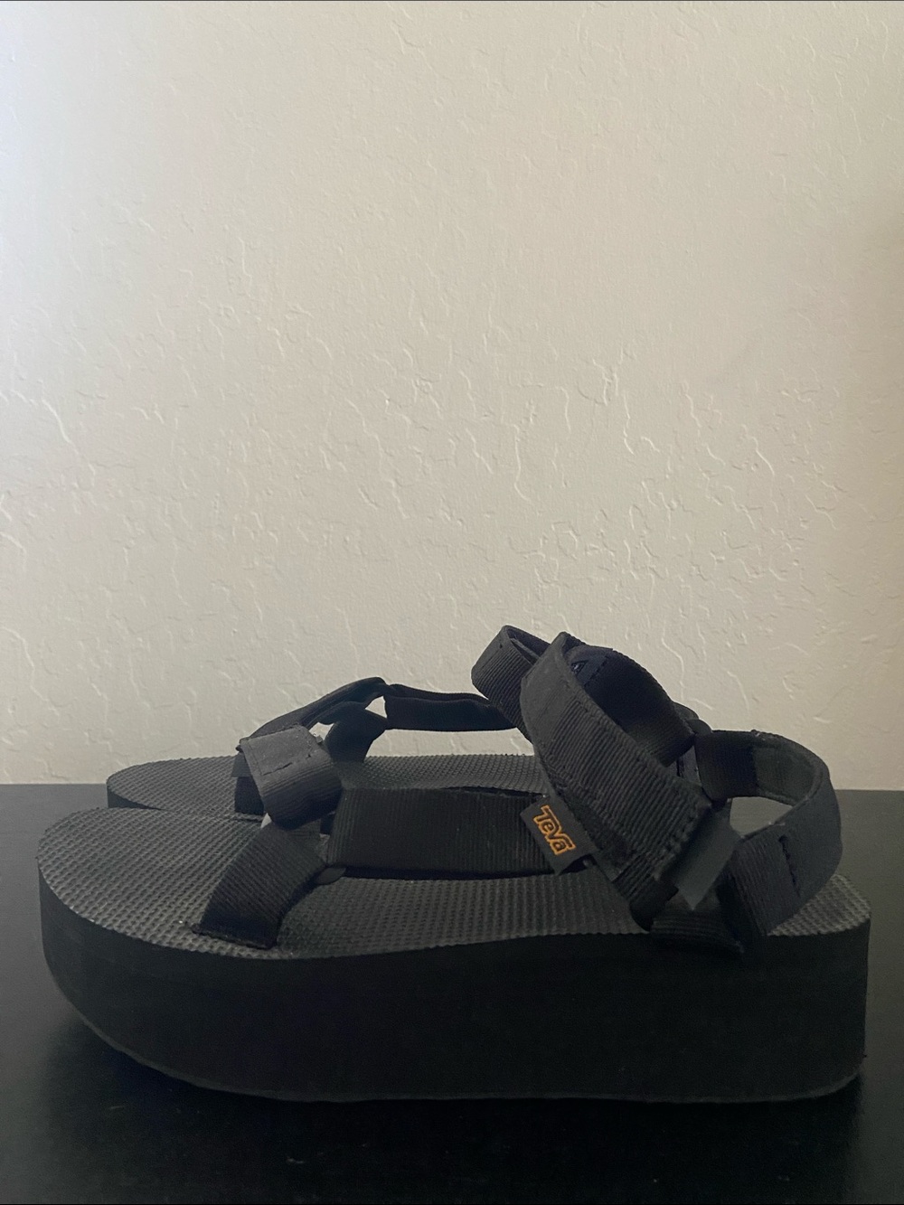 Teva | Black Flatform Sandal Adjustable Straps Size 8 - Picture 5 of 9